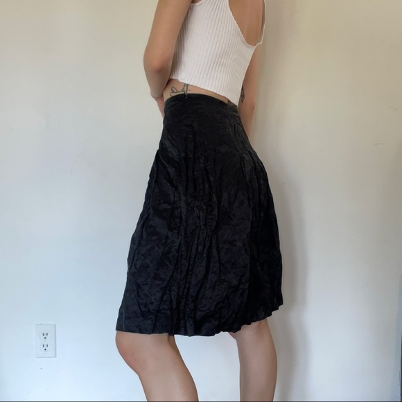 Silk wrinkle skirt - Picture 3 of 4
